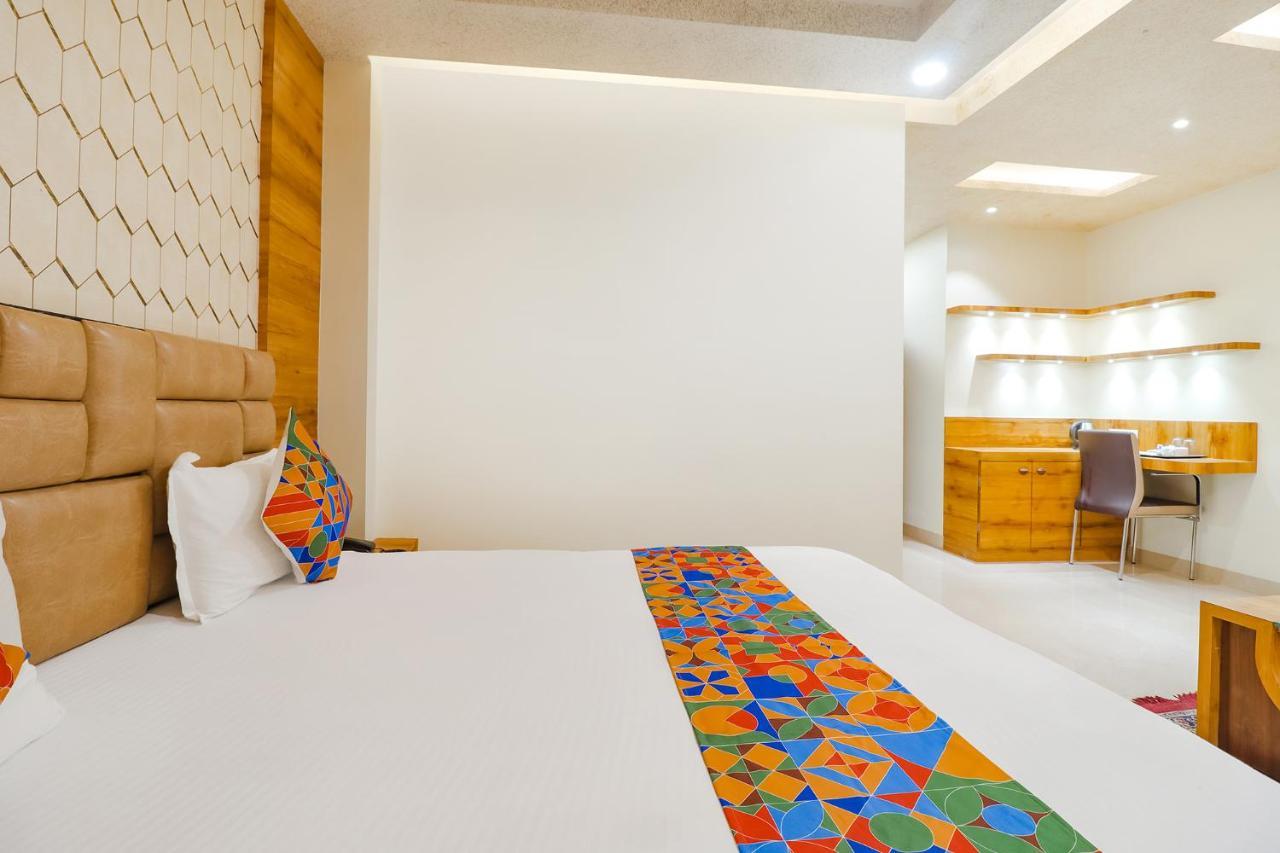 Fabhotel Holiday Grand Патна Екстериор снимка